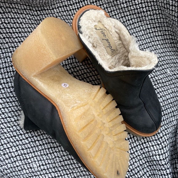 Free people- Lug sole heeled mule size 7 - Picture 3 of 3